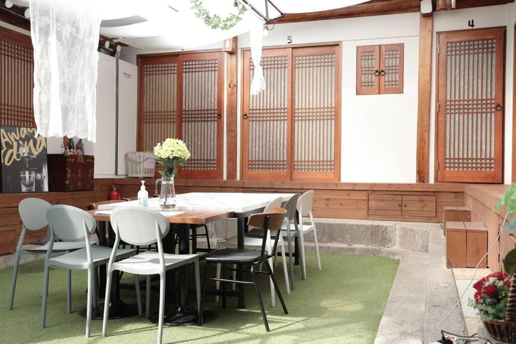Bibimbap Hanok Gyeongbokgung Seoul