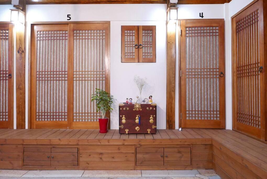 Bibimbap Hanok Gyeongbokgung * Seoul